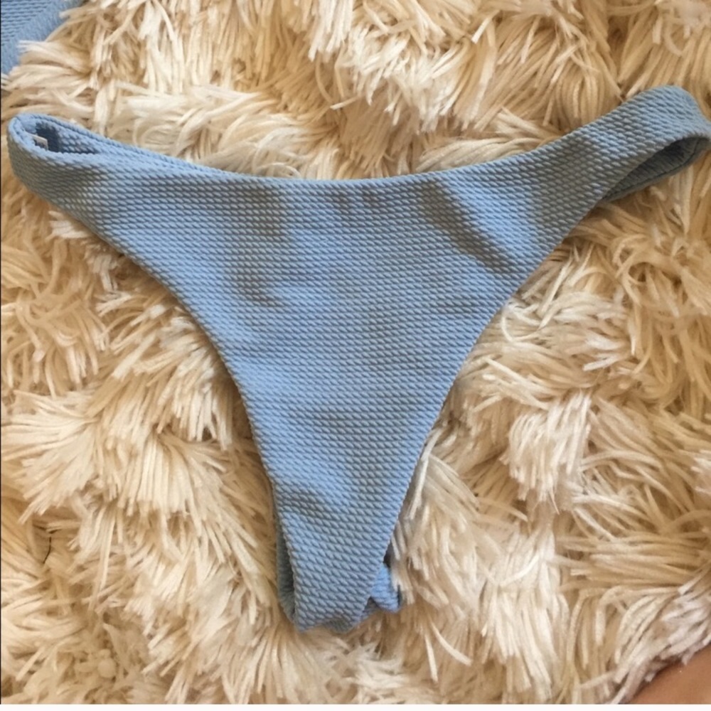 Blue bikini set 🏖 - Picture 2 of 7